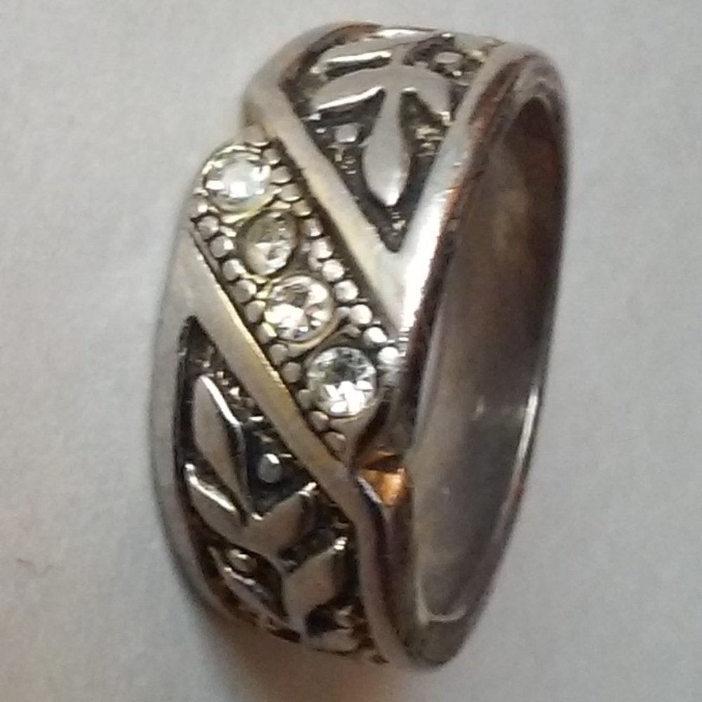 SIlver Ring With 4 Clear Stones And Leaves Design Size 7 1/2 Worn